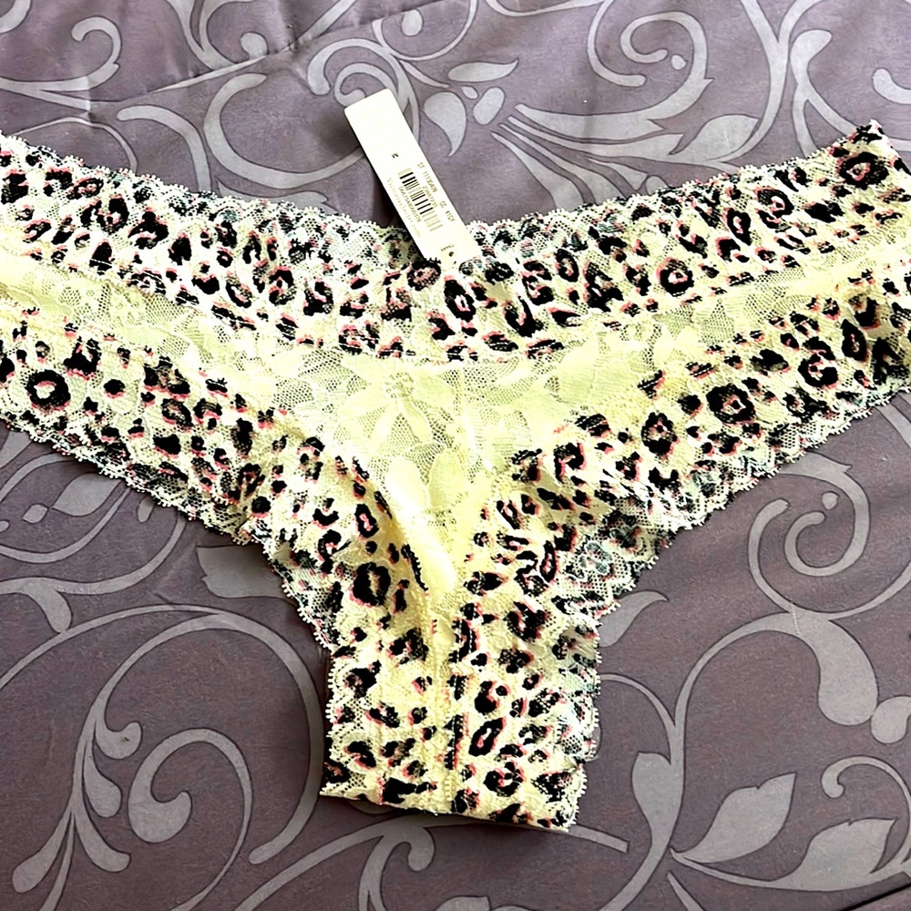 Victoria Secrets Cream Lace Cheeky Panty